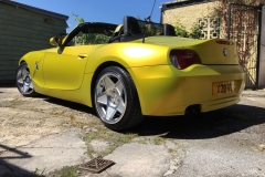 BMW Z4 3.0si Sport in Satin Bitter Yellow vinyl