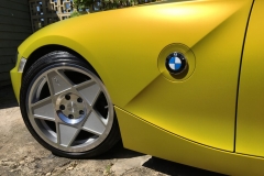 BMW Z4 3.0si Sport in Satin Bitter Yellow vinyl